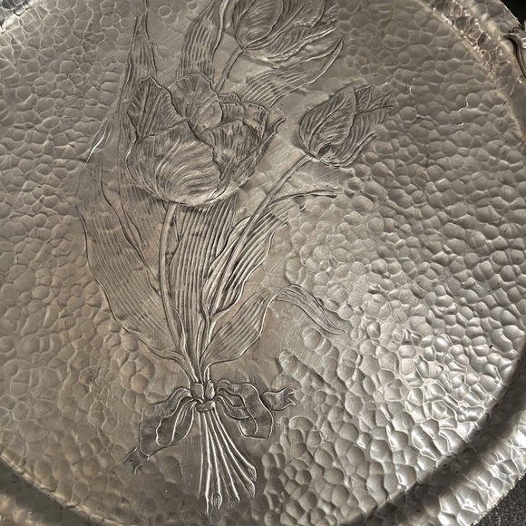 Mid-Century Hammered Aluminum Tulip Tray by Rodney Kent Hand Wrought Creations - Picture 2 of 11